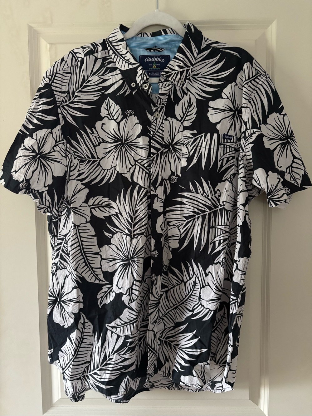 chubbies XL Black & White Tropical Floral Button-Down Shirt